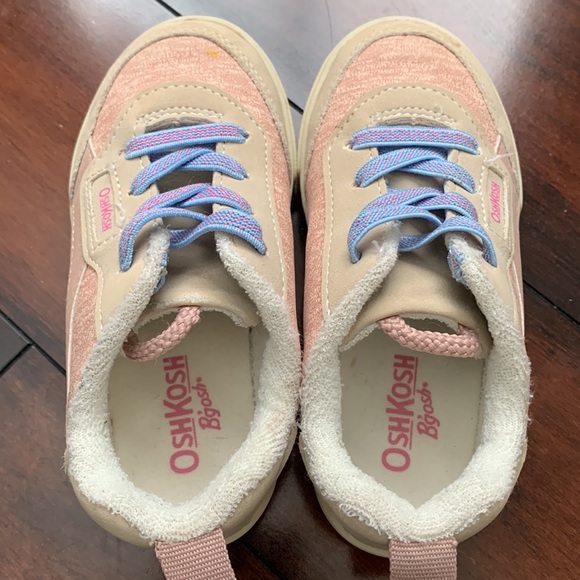 3/30$ BUNDLE SALE! 
Gently used Osh Kosh toddler sneaker size 8 - Picture 3 of 6